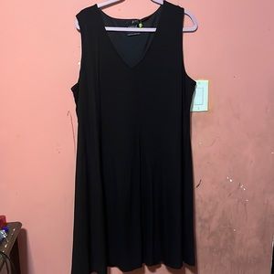Black sleeveless dress
